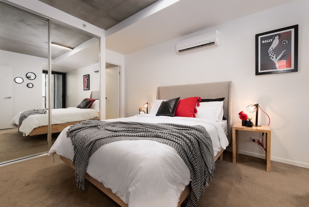 568 St Kilda Road Apartments by TWIG