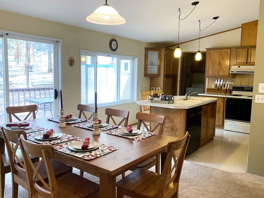 Bellinger Cabin, Wooded getaway near Sisters, Central Oregon