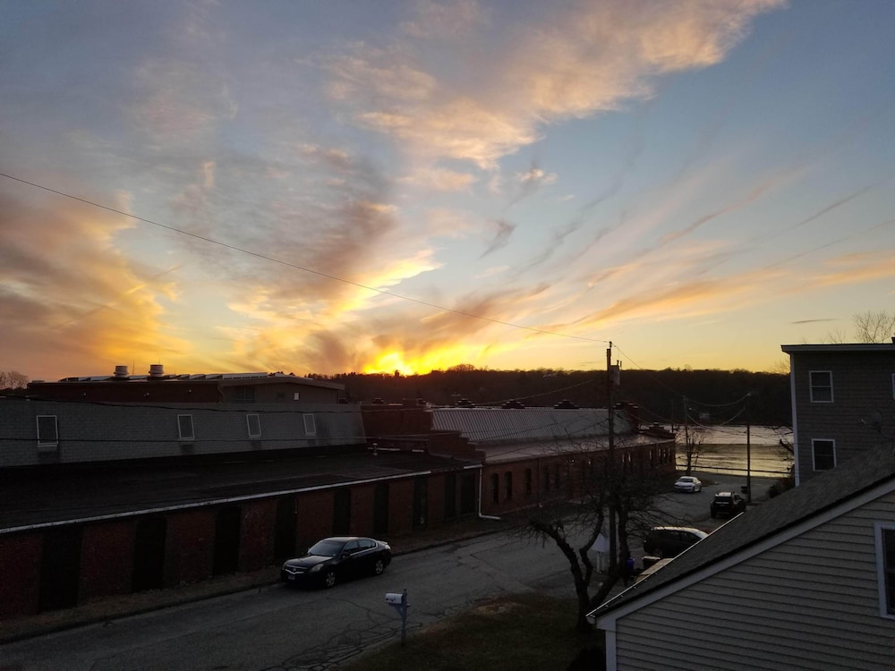 *BRAND NEW* Mystic River Vistas - Amazing Sunsets!