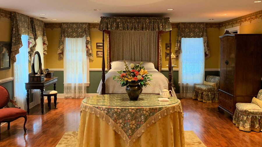 The Lake Manor