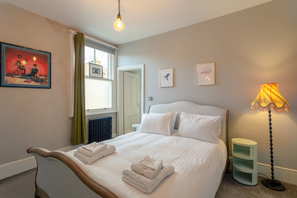 2 Bedroom Apartment Near Queens Park London