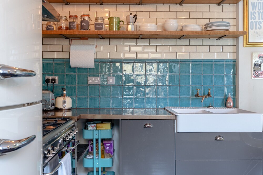 2 Bedroom Apartment Near Queens Park London