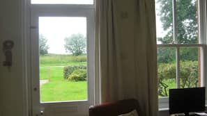 2 bedrooms, iron/ironing board, free WiFi