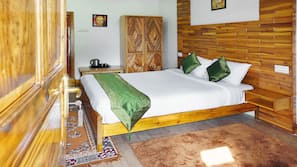 Iron/ironing board, free WiFi, linens