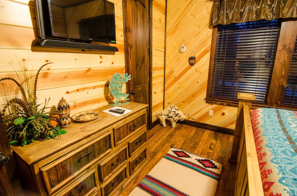 Griswold S Getaway Cabin Broken Bow 5 Bedrooms 5 Bathrooms Cabin