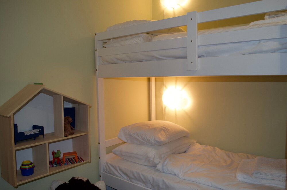 Bright 3 Bedroom Apartment In Bonnington In Edinburgh