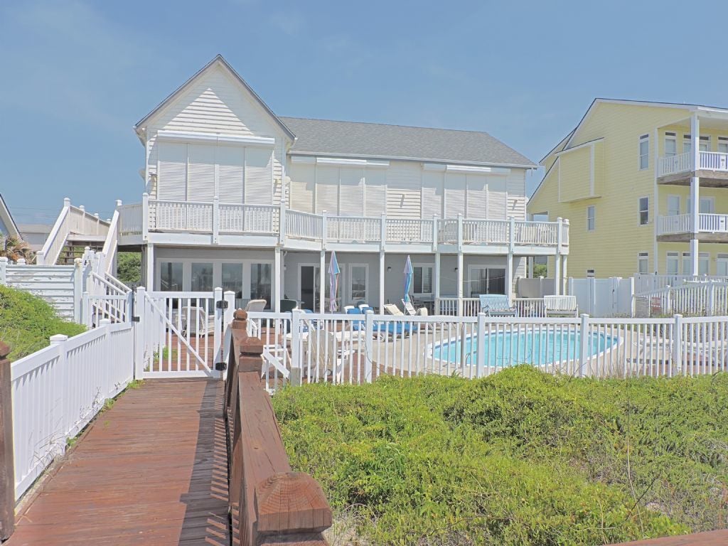 6 Bedroom Private Vacation Home in Emerald Isle (4901 Ocean Drive) in Morehead City, United States