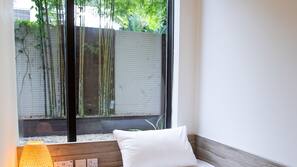 Laptop workspace, free WiFi, linens