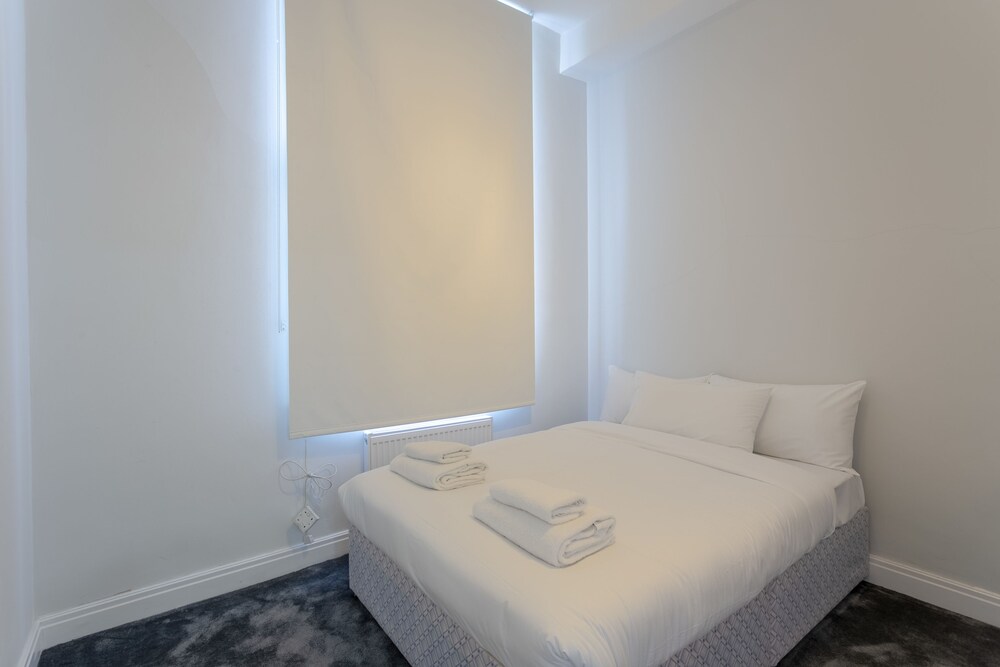 Modern 2 Bedroom Apartment Near Queens Park London Gbr