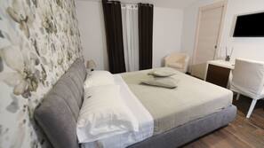 In-room safe, individually decorated, individually furnished, desk