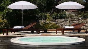 Outdoor spa bath