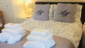 Desk, laptop workspace, iron/ironing board, free WiFi