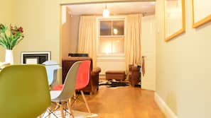 2 bedrooms, premium bedding, iron/ironing board, free WiFi