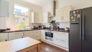 Fridge, microwave, oven, hob