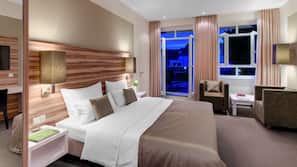 Hypo-allergenic bedding, in-room safe, desk, laptop workspace