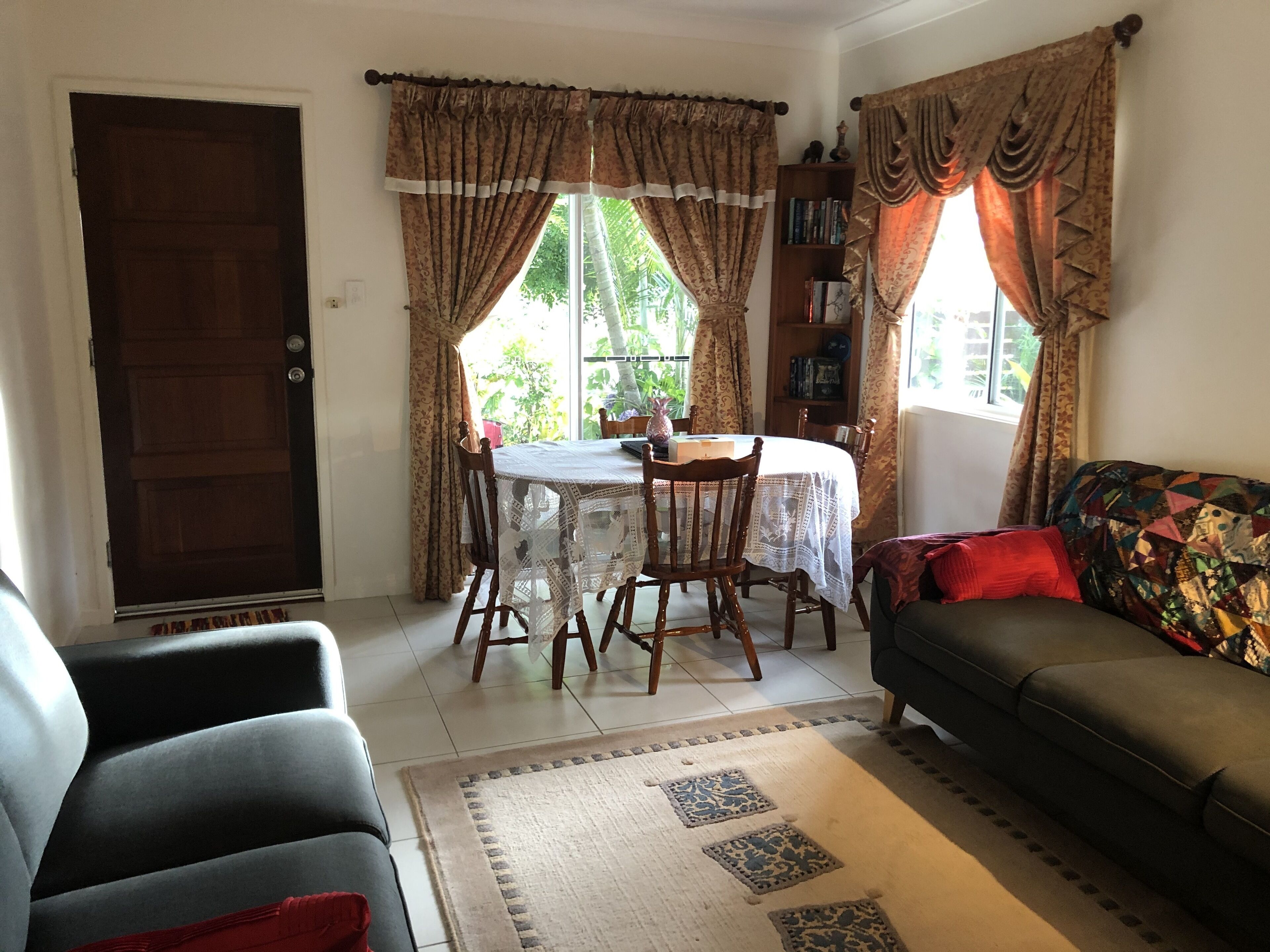 Private Self Contained 1 bed Accommodation With Bikes and Breakfast