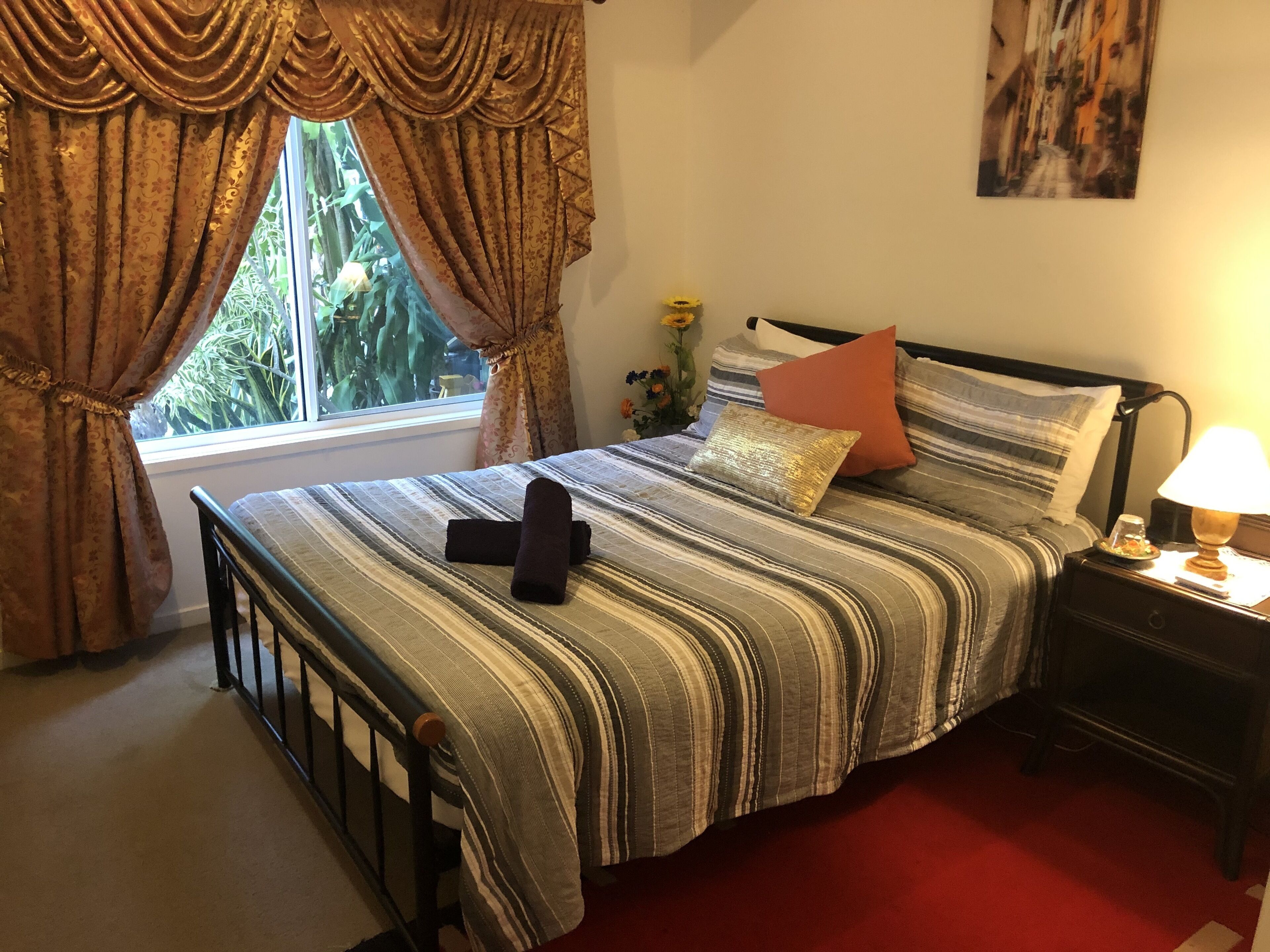 Private Self Contained 1 bed Accommodation With Bikes and Breakfast