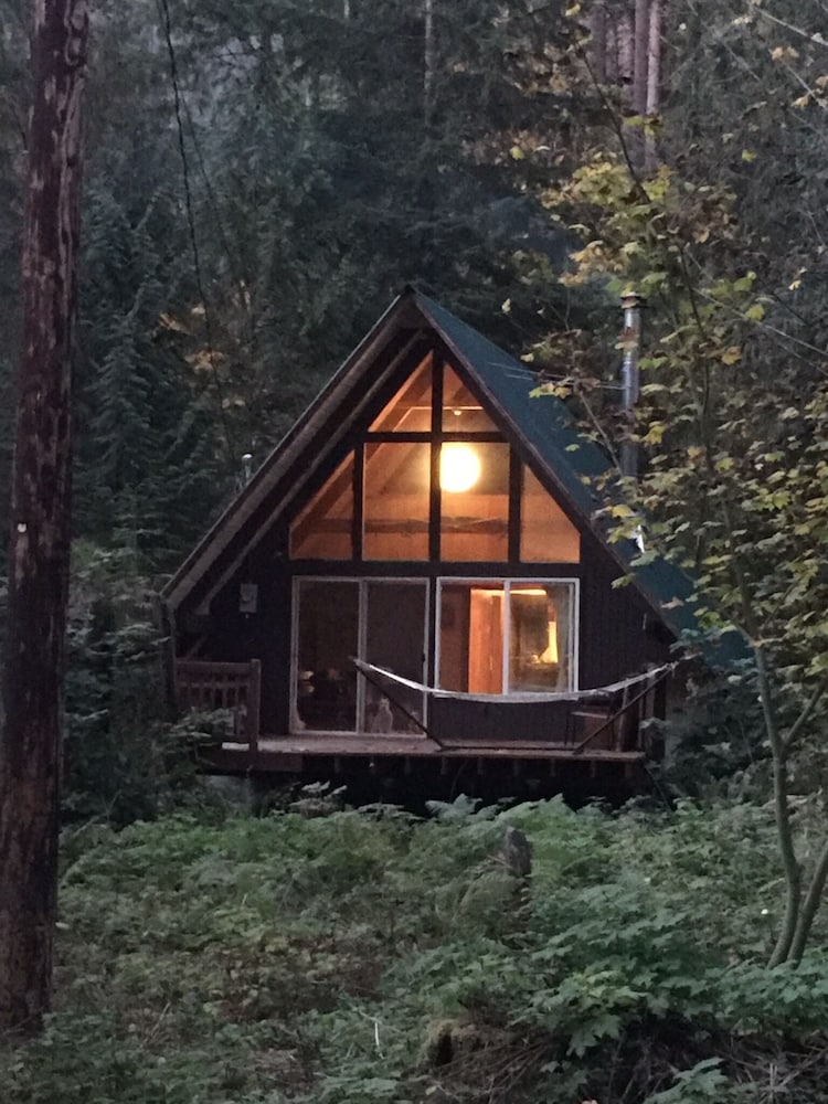 GetAWay Ski Cabin 13 miles to Stevens Pass, HOT TUB! King County Vrbo