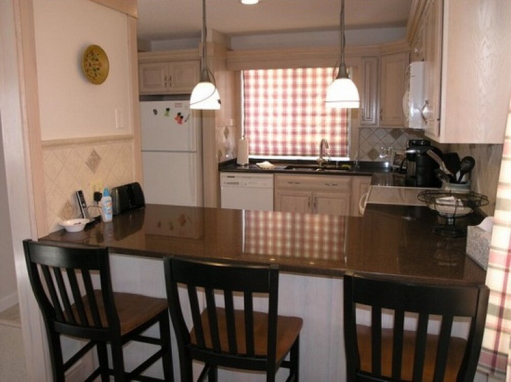 Spacious and charming, 3Bedroom 2Bath townhouse  Sleeps 8-10