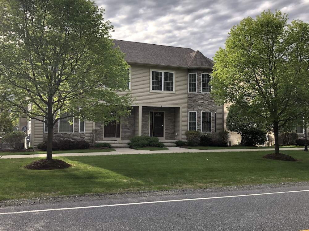 Delightful Lake Village Rental Just Steps from Million Dollar