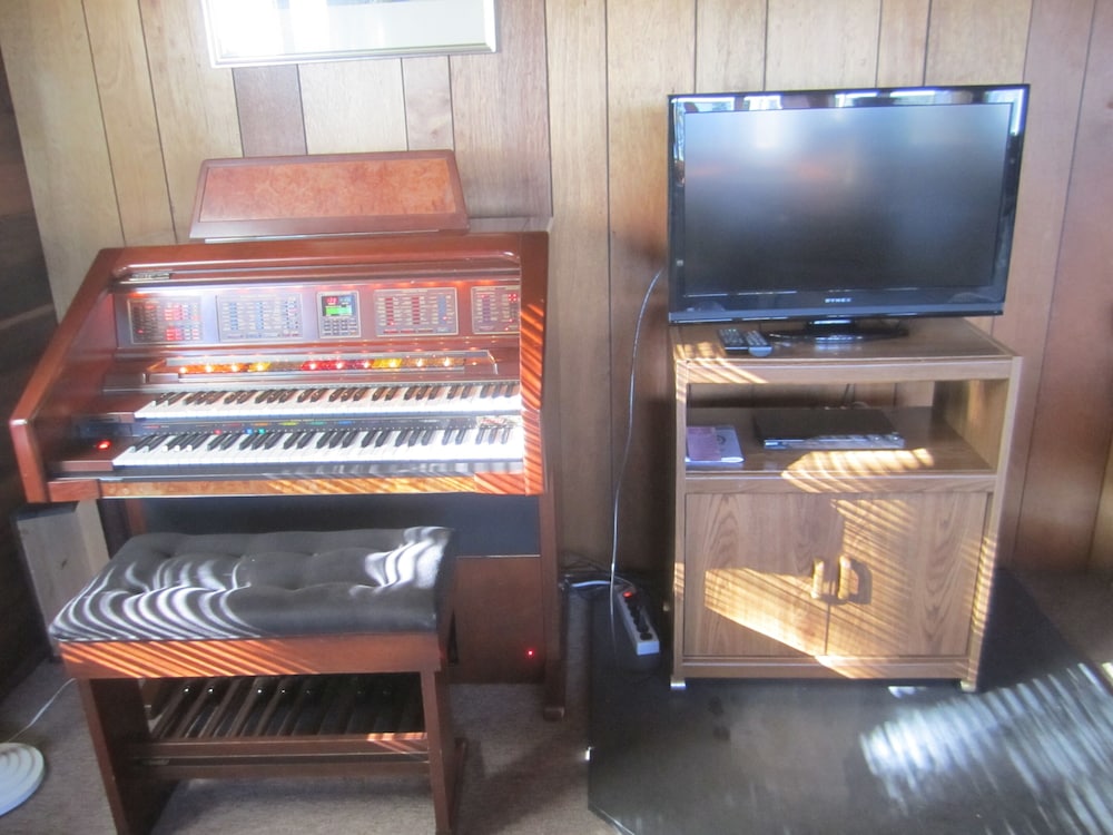 Private Waterfront Redwood Cottage on Harbor Near Acadia (Schoodic