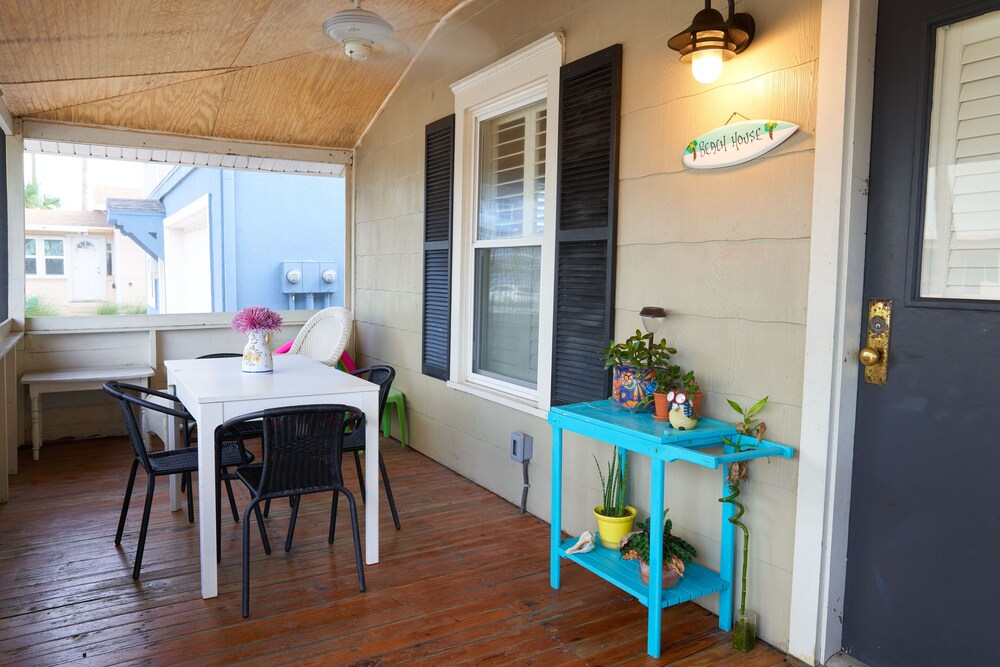 Location! Location! Beach House 100 yards from ocean!