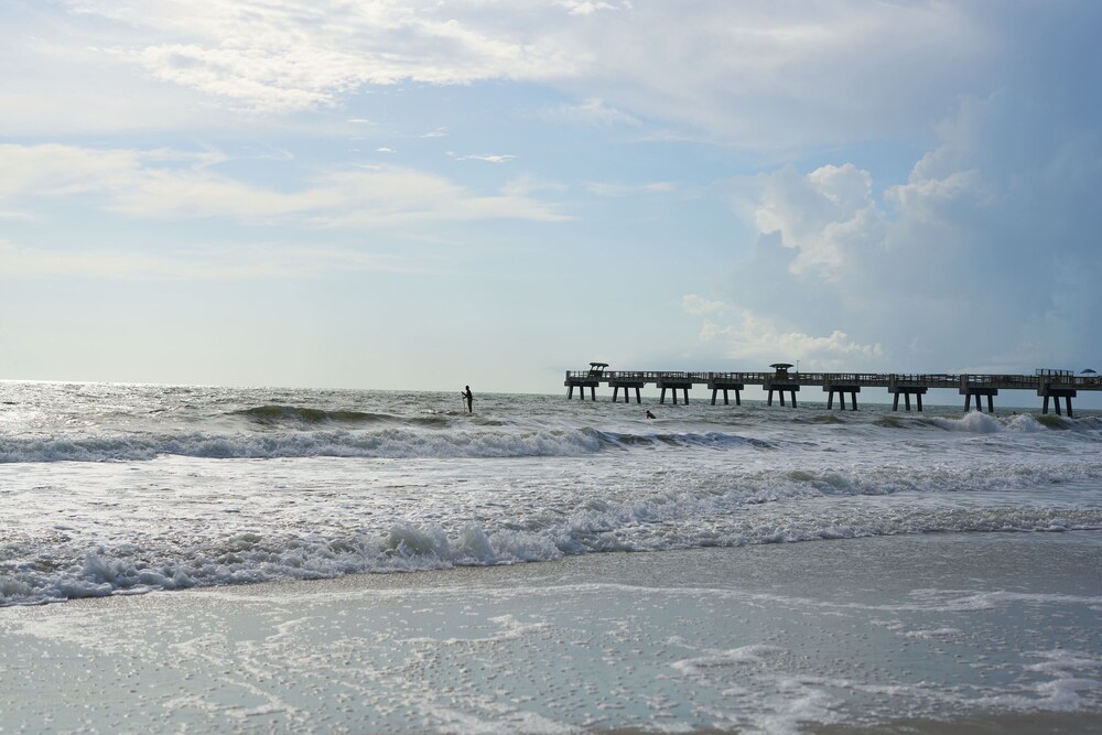 Location! Location! Beach House 100 yards from ocean!