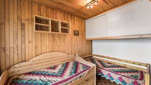 1 bedroom, linens