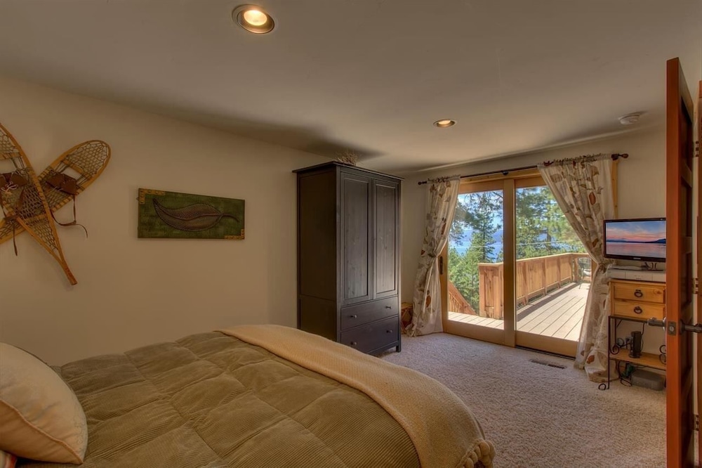 Family / Couples Cozy Lakeview Escape Superb Location + Enjoyable