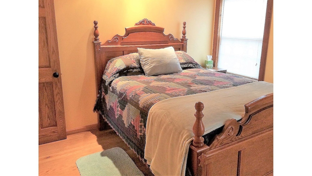 Lake Front Relaxation at Pomona Lake Cabin One Hour from Kansas City