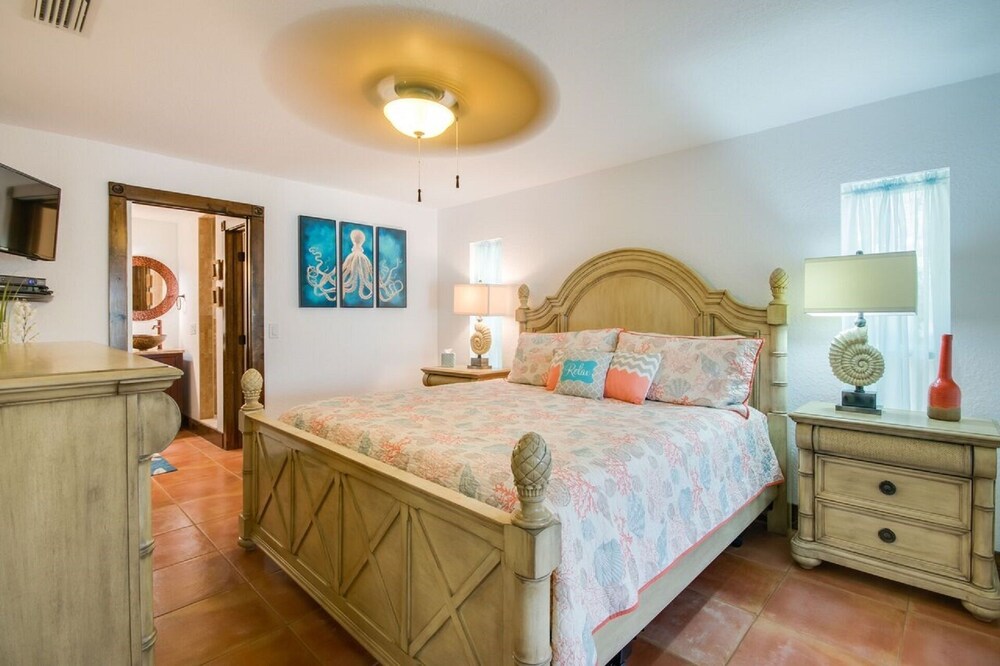 NOW BOOKING 2024 SCALLOPING Pool/Hot Tub, 4Kayaks, Deep WaterGreat CR