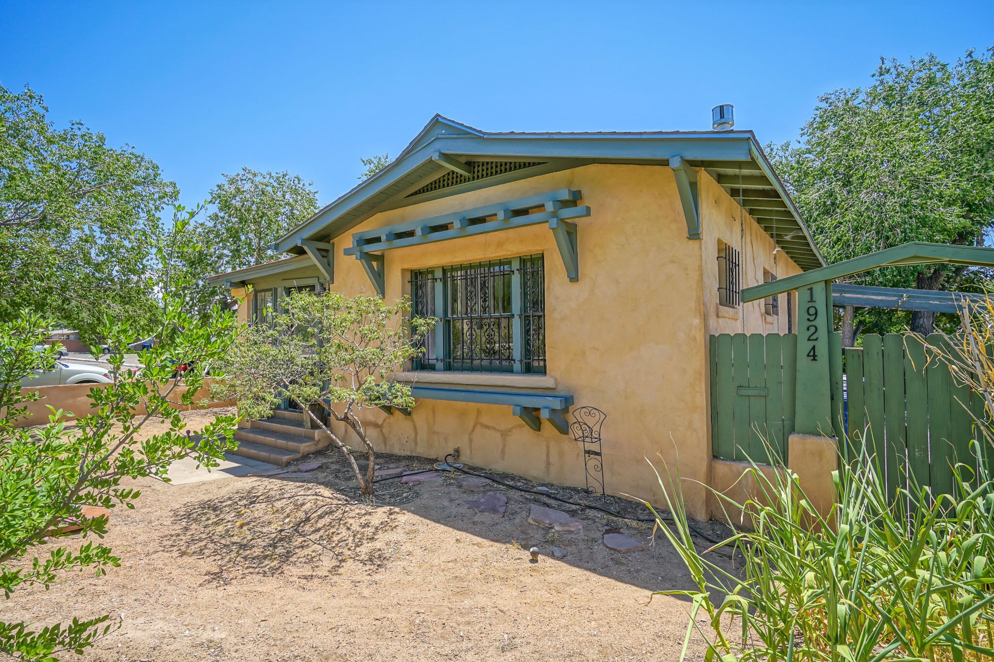 Historic Bungalow W Porch King1bd 1ba Walk To Unm 2020
