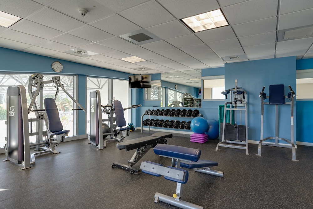 Bright condo with stunning ocean views, pool, & hot tub