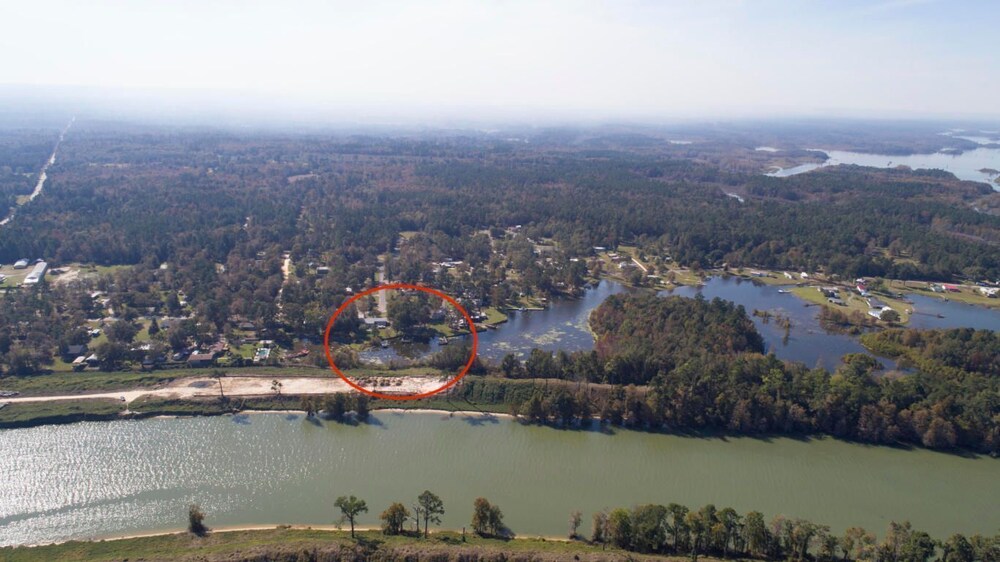 Beautiful Cottage between Lake Moultrie and Lake Marion in Cross Best