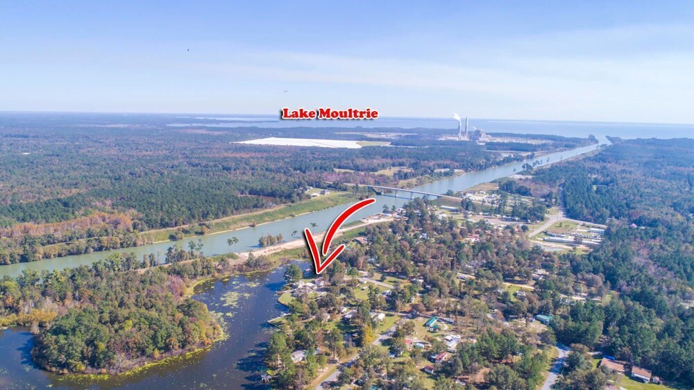 Beautiful Cottage between Lake Moultrie and Lake Marion in Cross Best