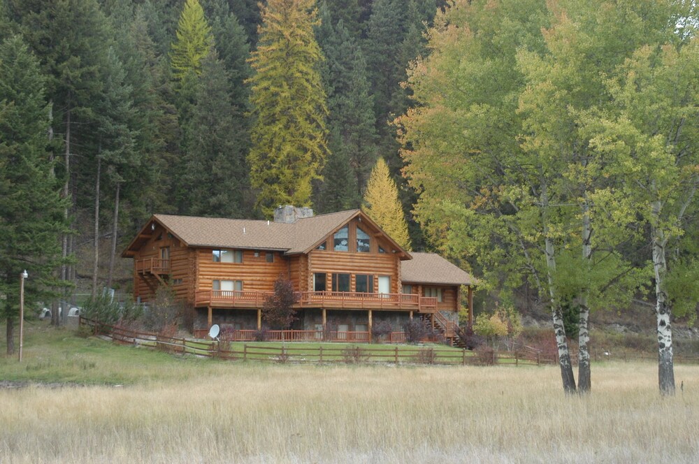 Lolo Creek Lodge 20 minutes from Missoula and 19 miles from Lolo Pass