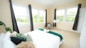 3 bedrooms, down duvet, individually furnished, desk