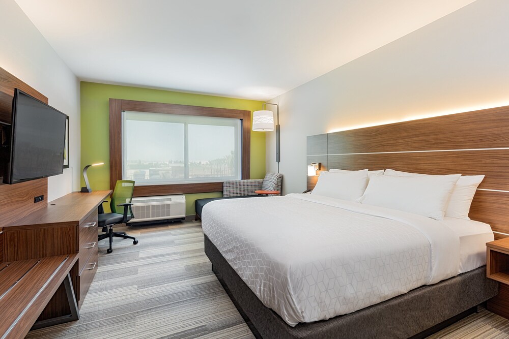 Holiday Inn Express & Suites Moreno Valley - Riverside, an IHG Hotel