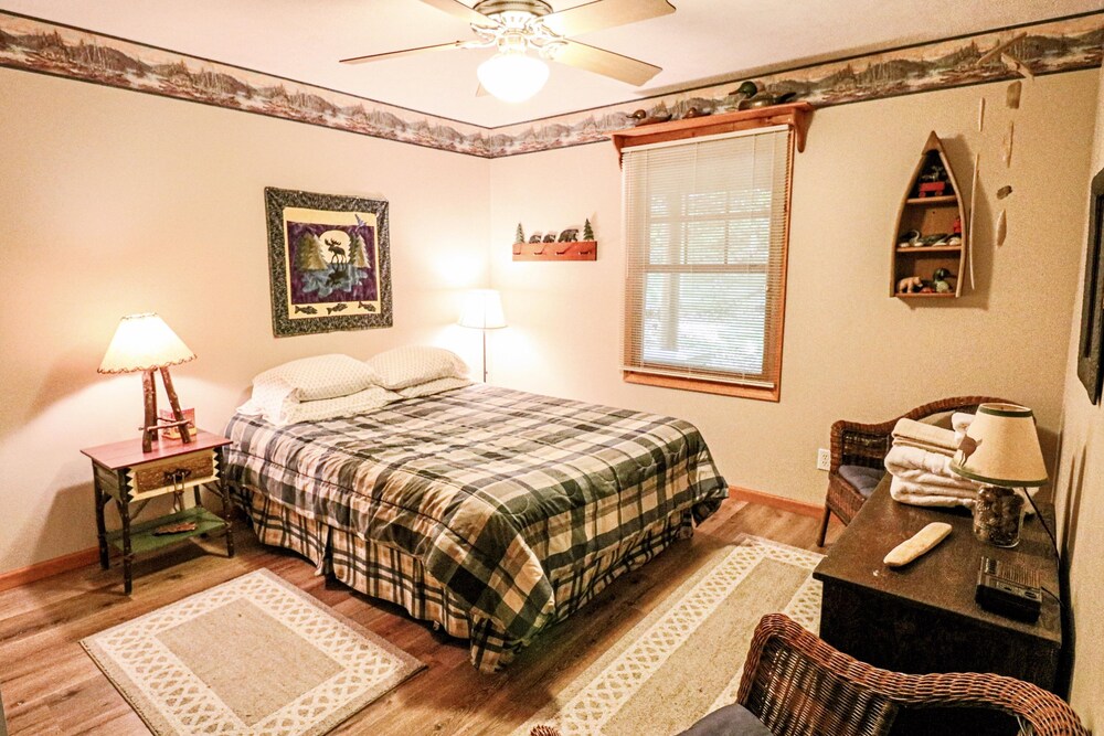 Glenwood Walk to Downtown Glen Arbor Glen Arbor Vrbo