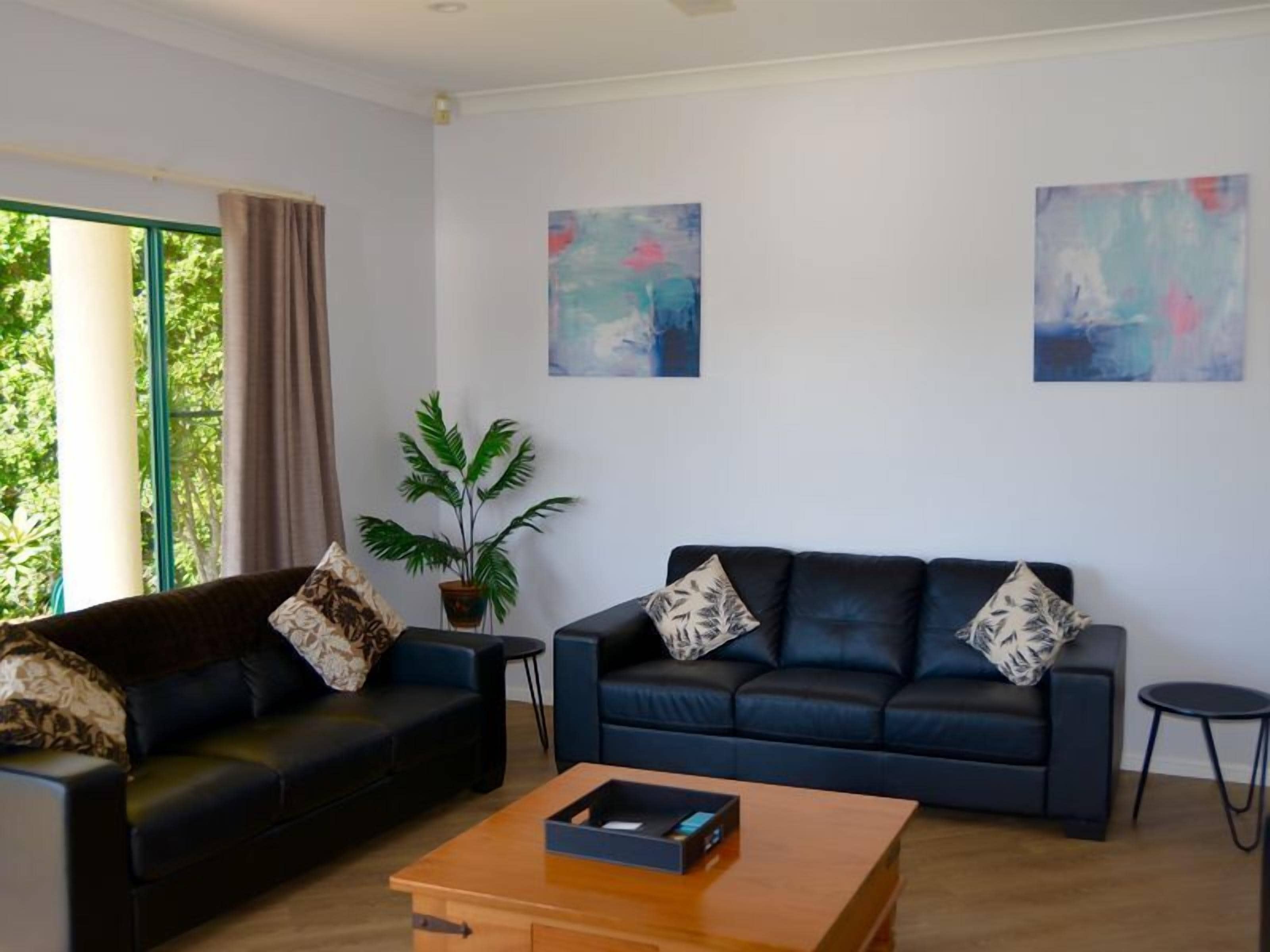 Bayz Maroochy Waters. Pet Friendly Stunning Sunshine Coast property with kayaks