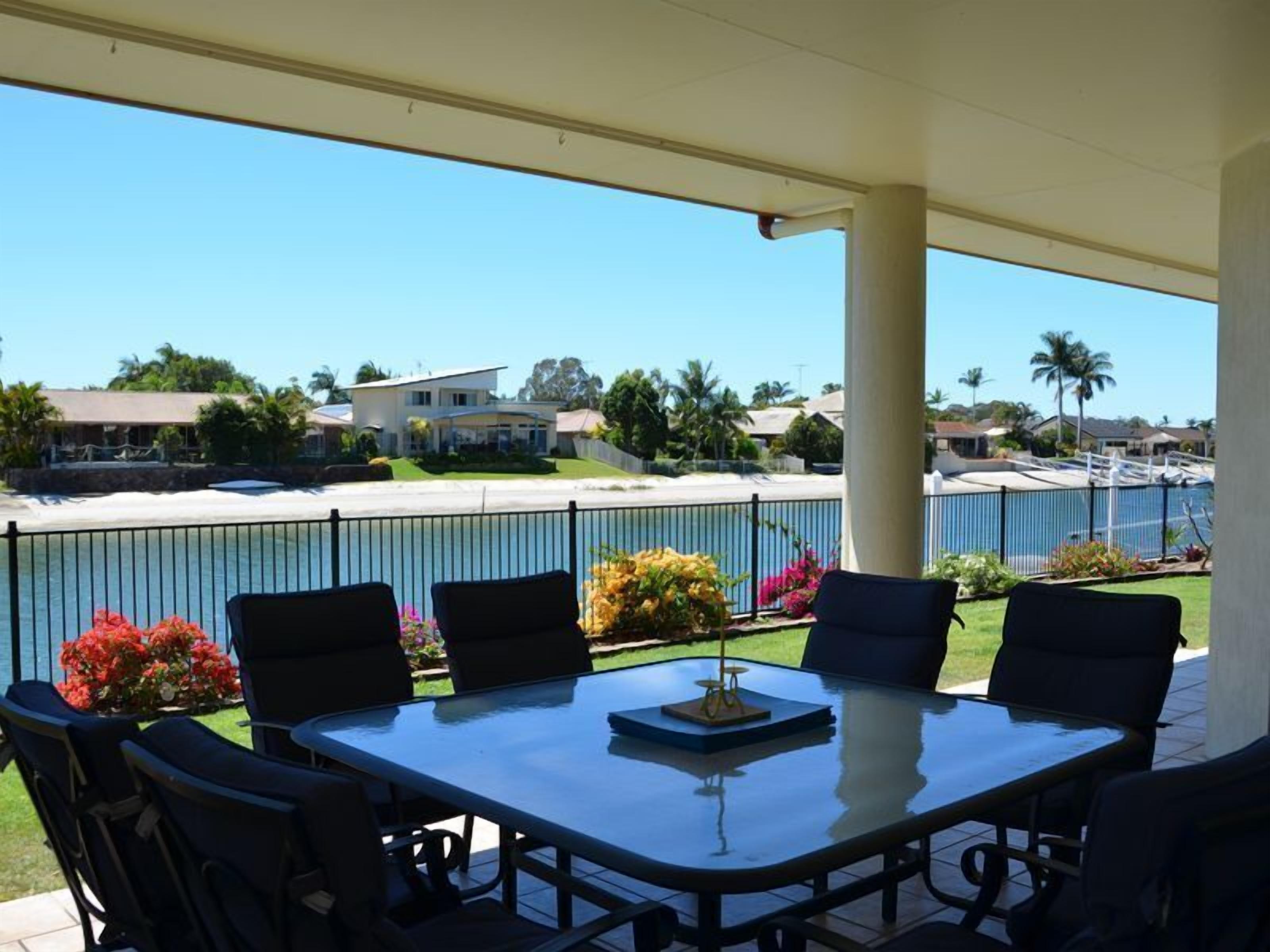 Bayz Maroochy Waters. Pet Friendly Stunning Sunshine Coast property with kayaks