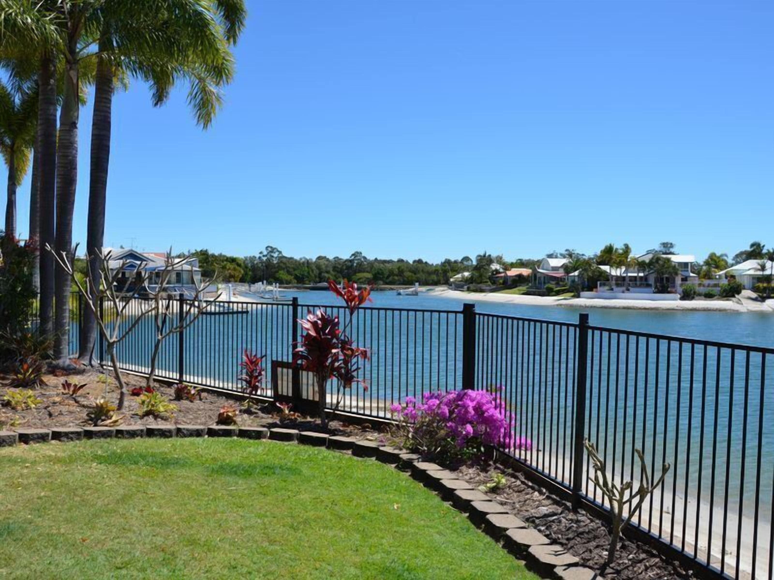 Bayz Maroochy Waters. Pet Friendly Stunning Sunshine Coast property with kayaks