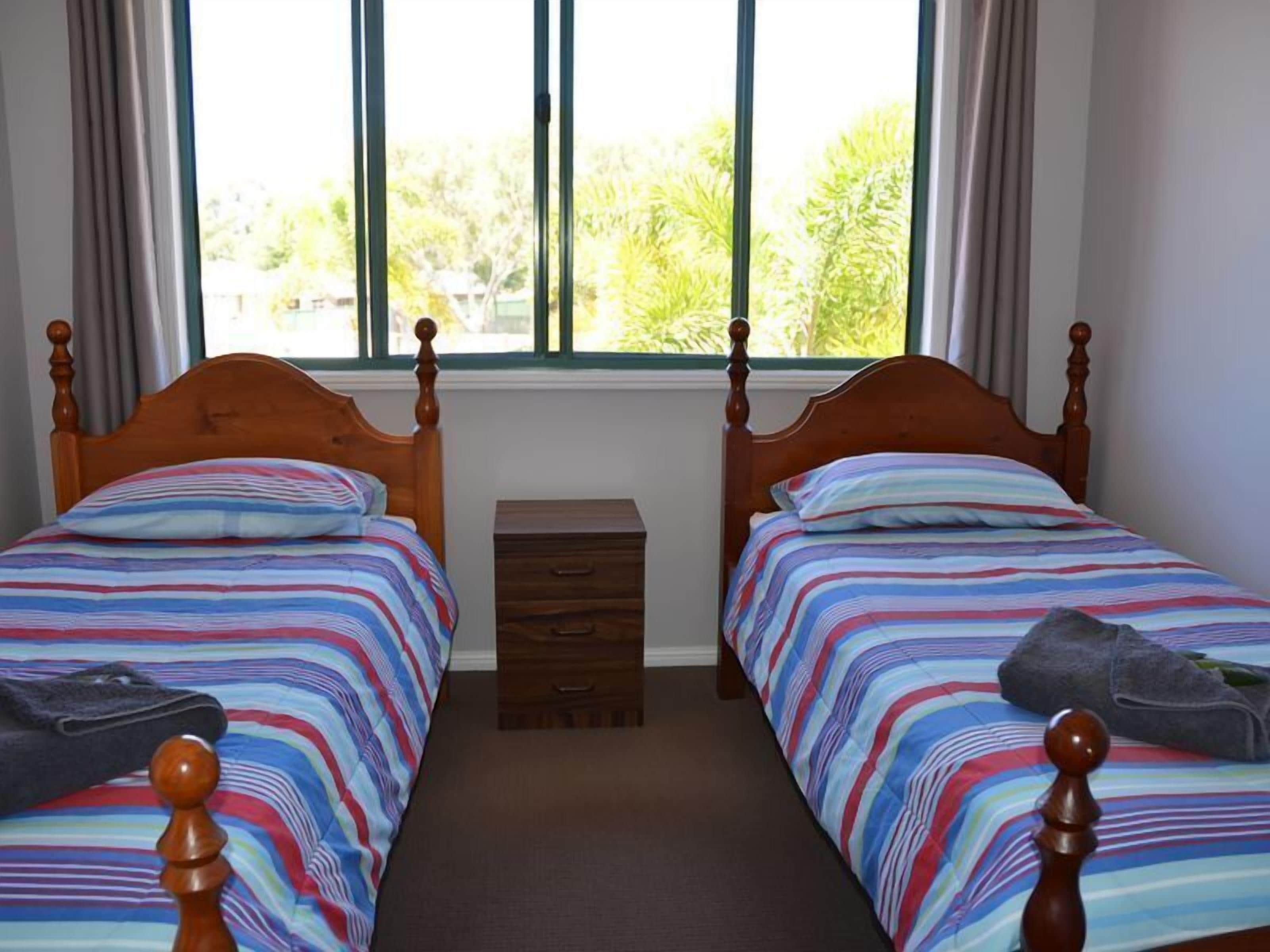 Bayz Maroochy Waters. Pet Friendly Stunning Sunshine Coast property with kayaks