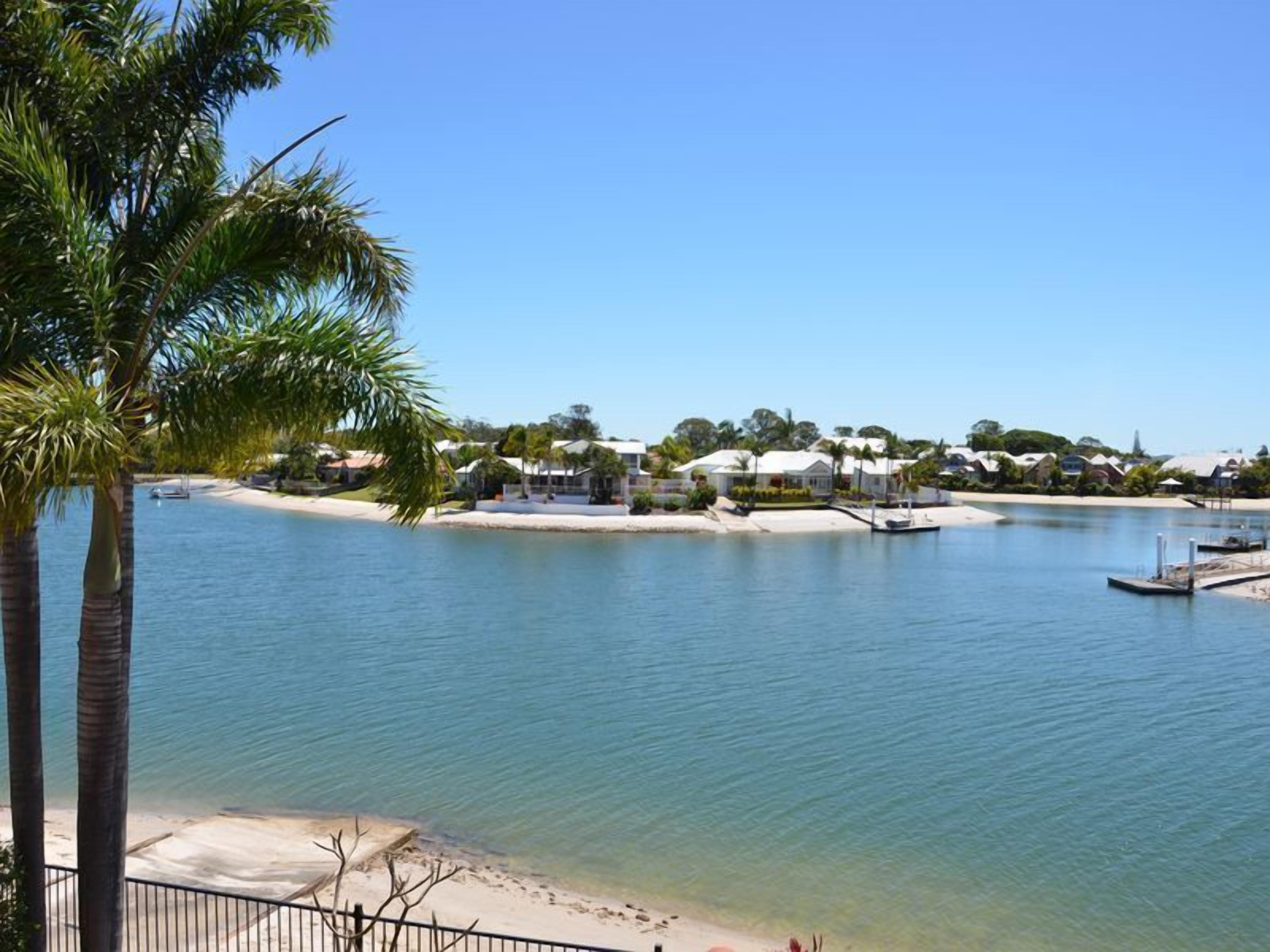 Bayz Maroochy Waters. Pet Friendly Stunning Sunshine Coast property with kayaks