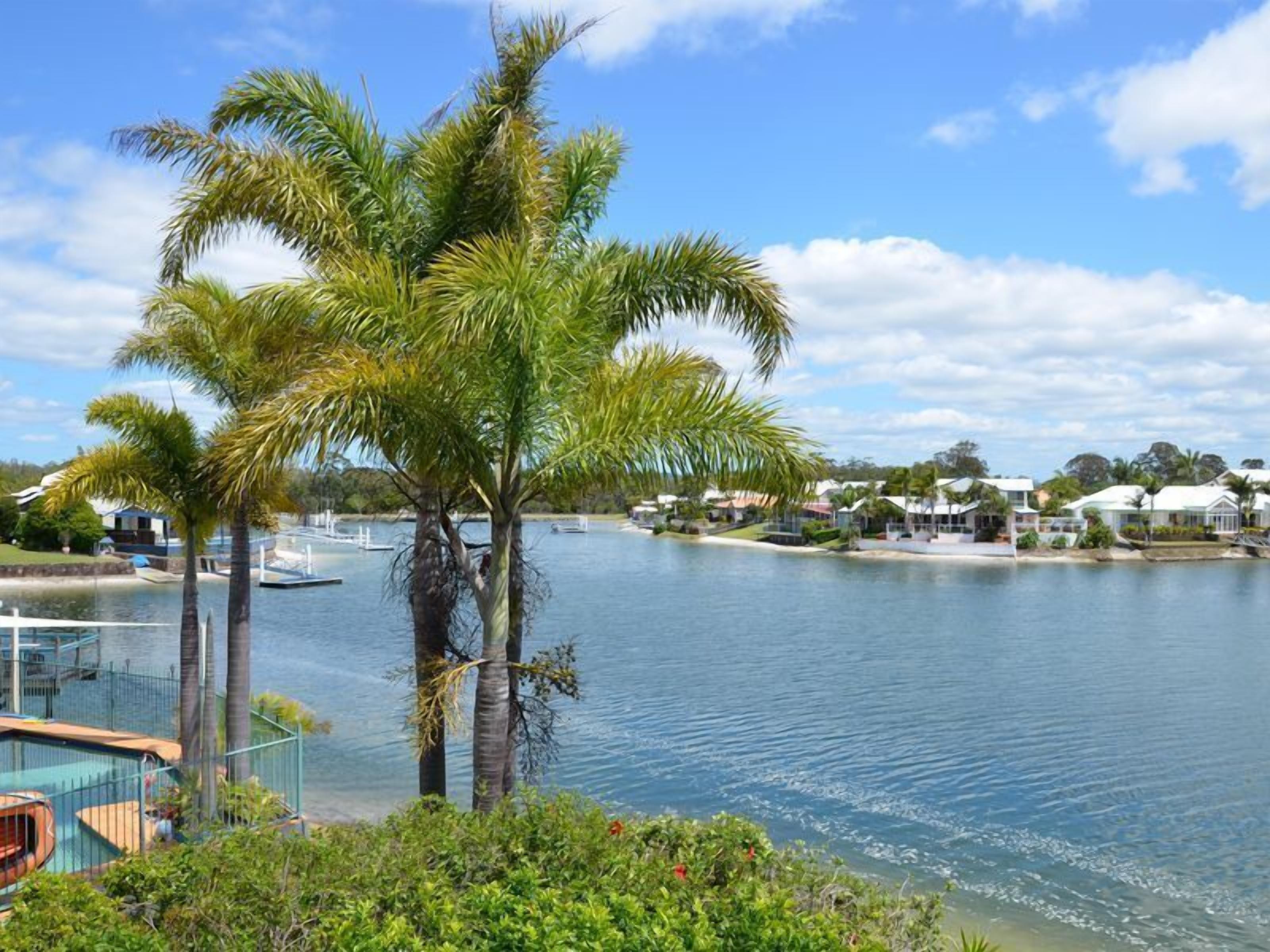 Bayz Maroochy Waters. Pet Friendly Stunning Sunshine Coast property with kayaks