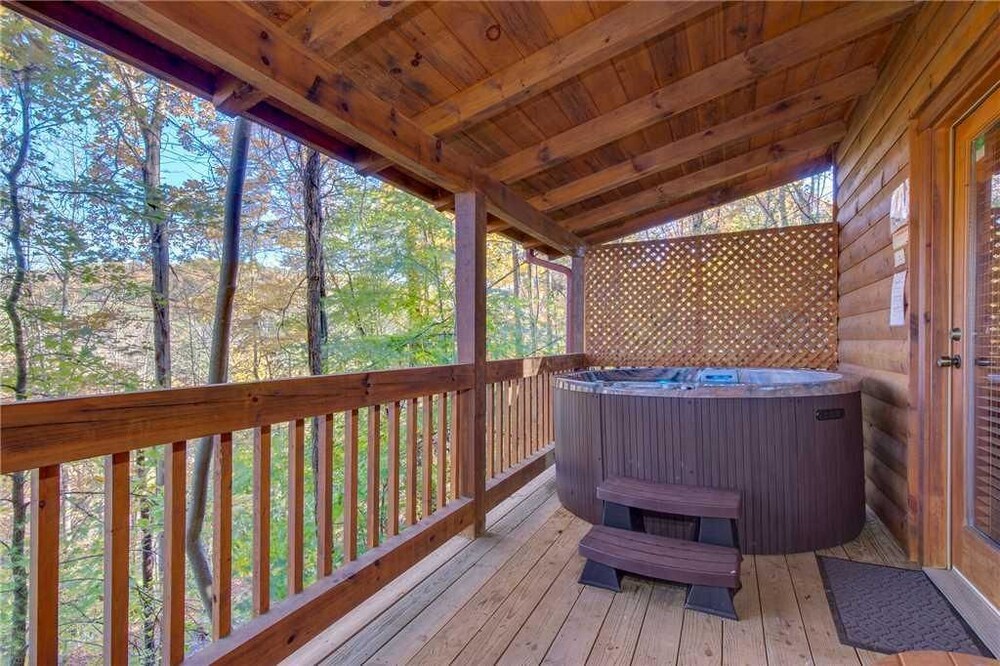 Grin And Bear It Three Bedroom Cabin Pigeon Forge Usa