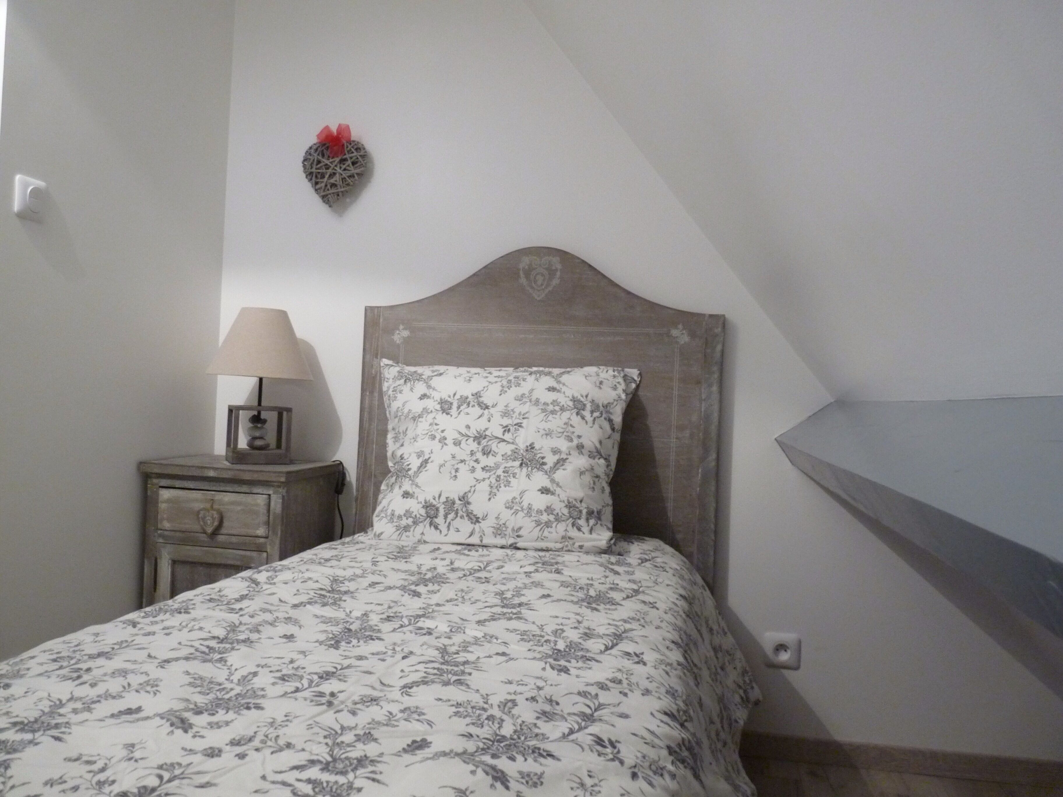 Authentic briar cottage with pool and jacuzzi in Saint Lyphard, France