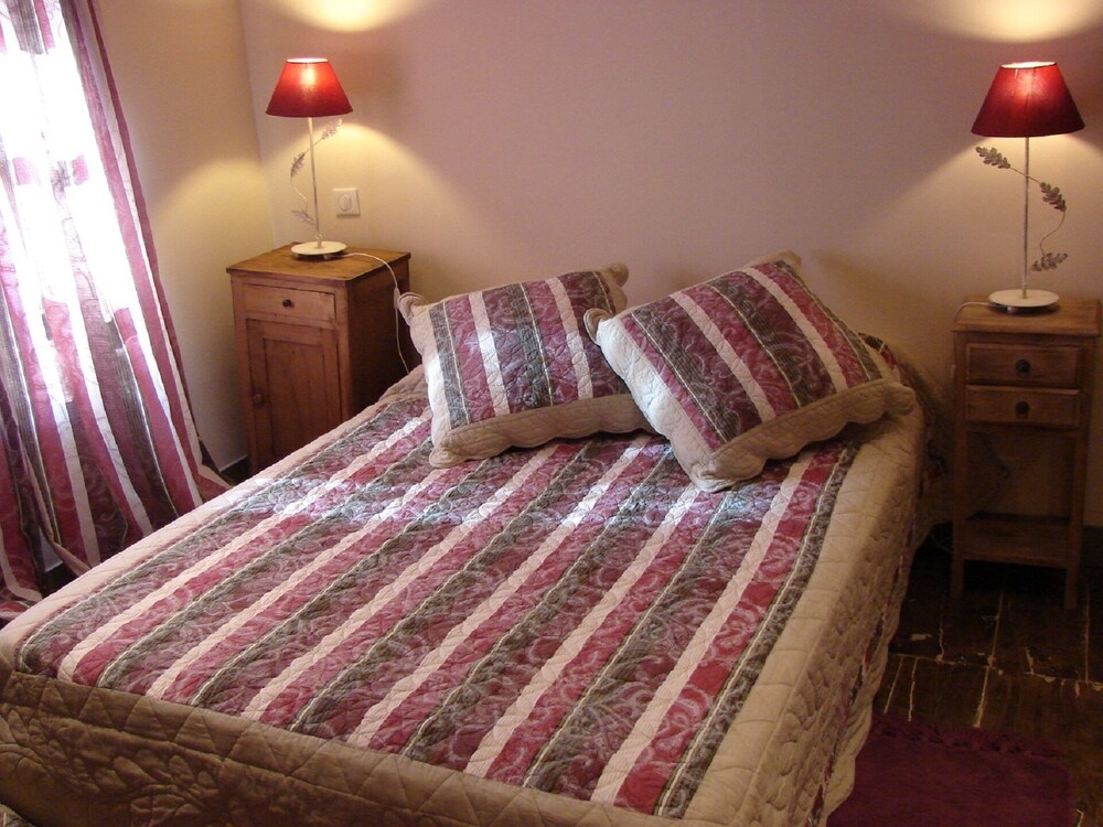 Luxurious 5BR/4BA Cottage in SaintSylvestre, Perfect for Big Groups