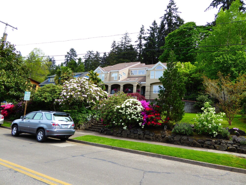 Elegant Villa Near University of Oregon and Matthew Knight Arena Eugene Vrbo