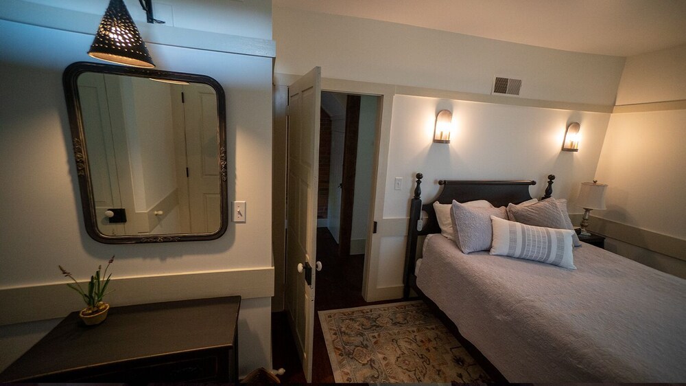 Summerhouse Cottagestyle Home on Peaceful Lancaster Co. FarmRECENTLY